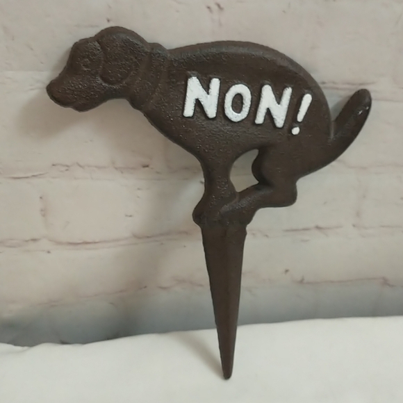 Other - Cast Iron French No Pooping  Yard Sign Lawn Garden Decoration  7.5" Tall